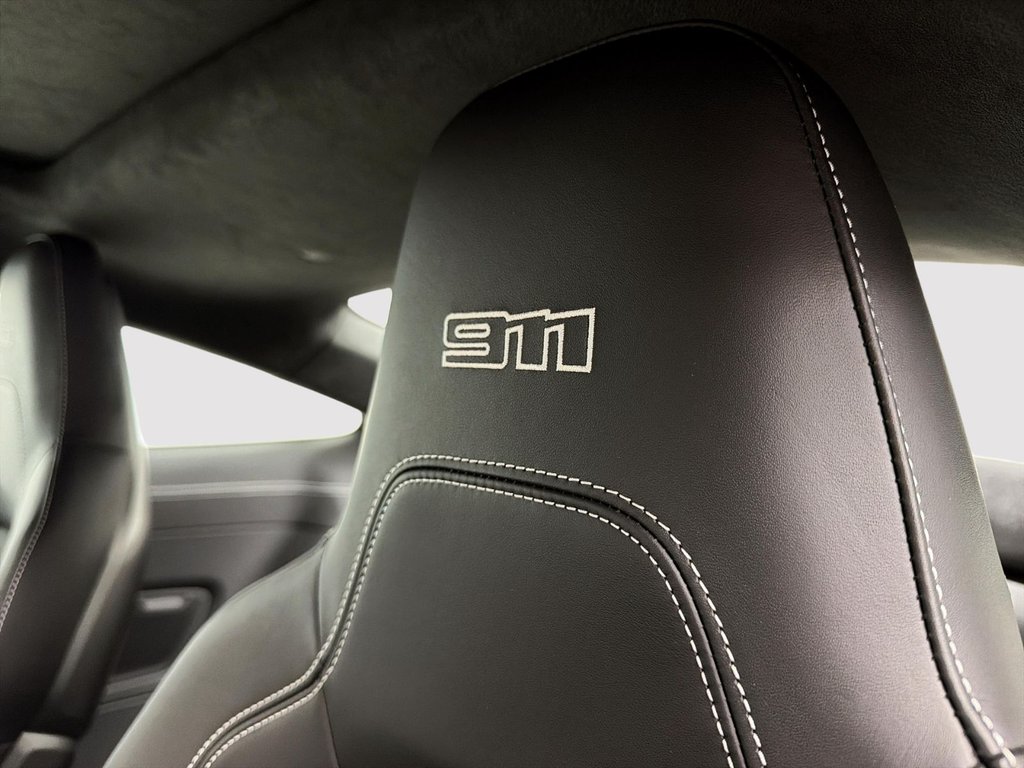 2026 Porsche 911 in Laval, Quebec - 24 - w1024h768px
