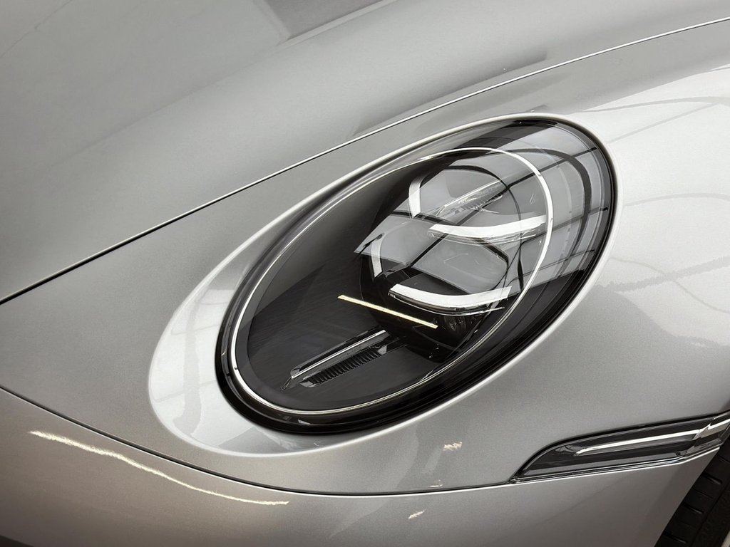 2026 Porsche 911 in Laval, Quebec - 8 - w1024h768px