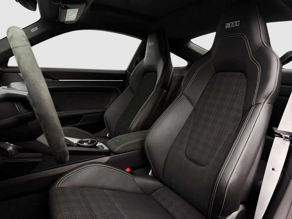 2026 Porsche 911 in Laval, Quebec - 13 - w1024h768px