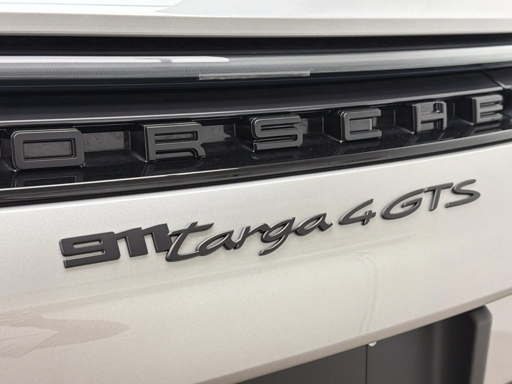 2026 Porsche 911 4 GTS in Laval, Quebec - 10 - w1024h768px