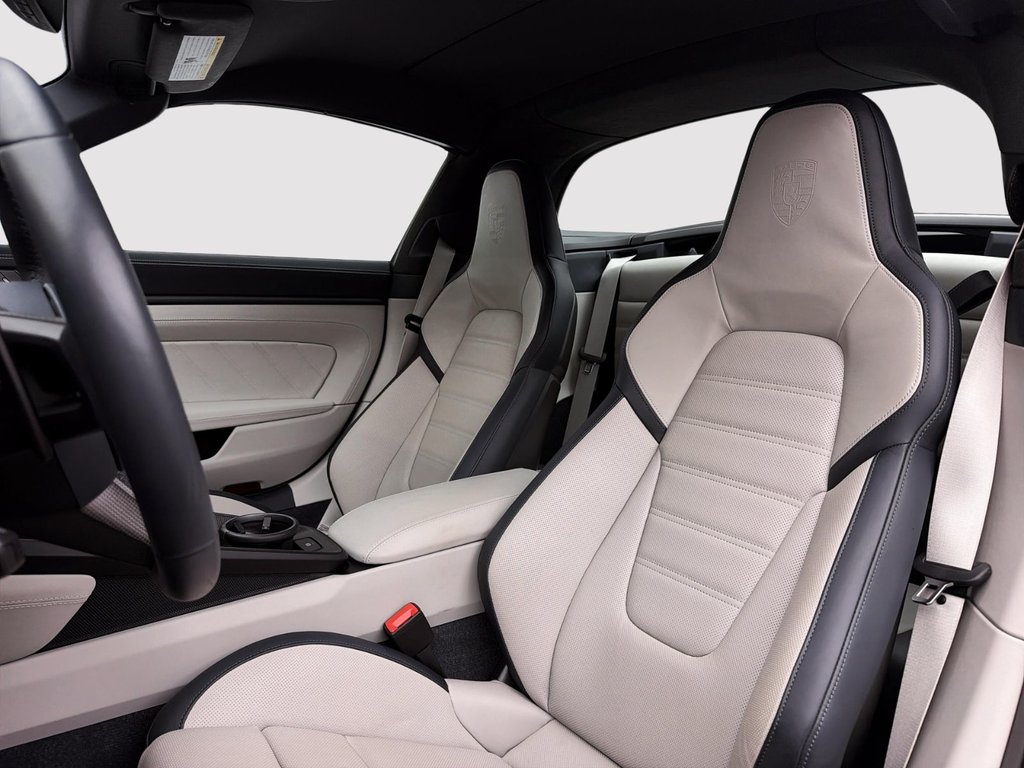 2026 Porsche 911 4 GTS in Laval, Quebec - 16 - w1024h768px