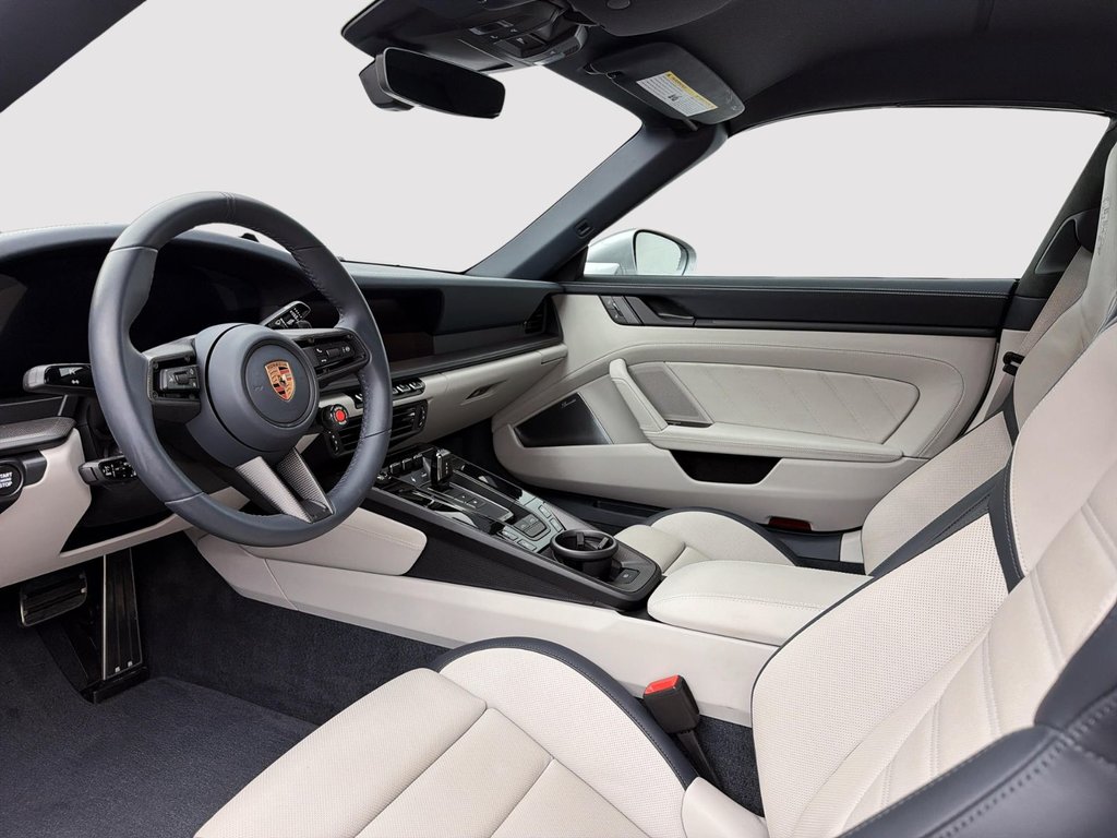 2026 Porsche 911 4 GTS in Laval, Quebec - 15 - w1024h768px