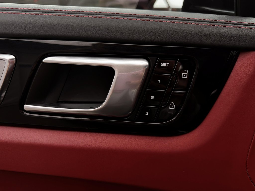 2019 Porsche Cayenne Turbo Sport Exhaust System in Laval, Quebec - 30 - w1024h768px