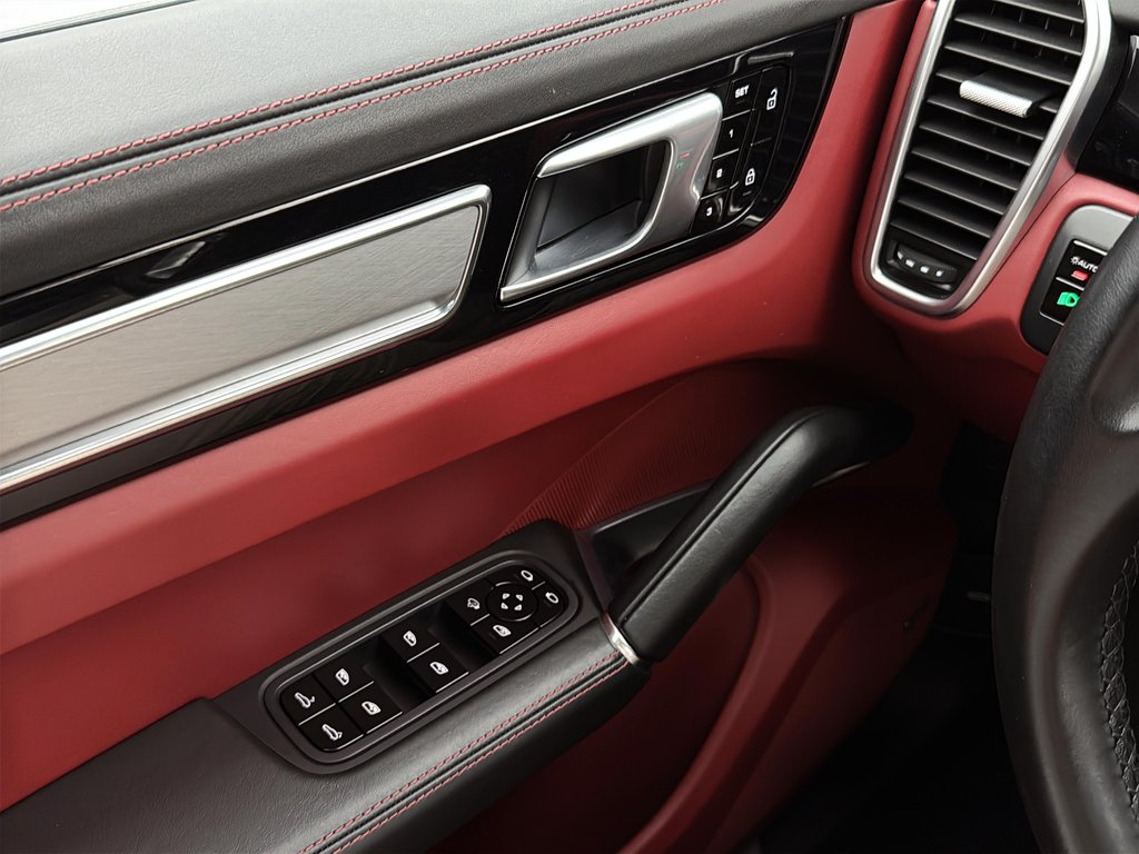 Porsche Cayenne Turbo AWD 2019 à Laval, Québec - 24 - w1024h768px