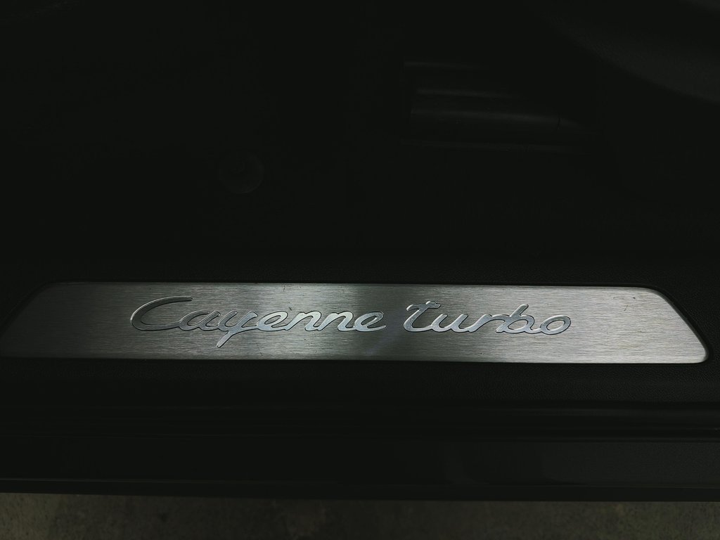 2019 Porsche Cayenne Turbo Sport Exhaust System in Laval, Quebec - 33 - w1024h768px