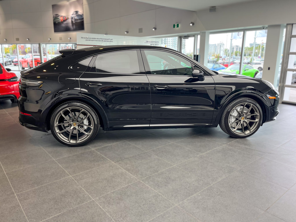 2020  Cayenne Turbo Coupe Lightweight Sport Package in Laval, Quebec - 2 - w1024h768px