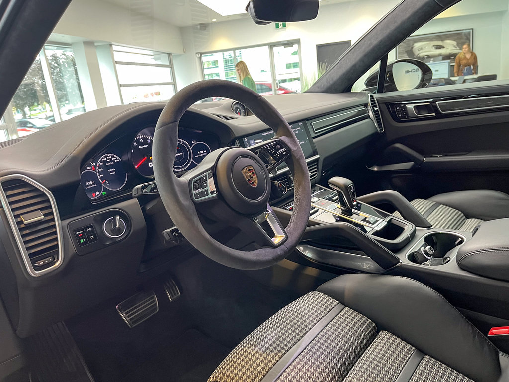 2020  Cayenne Turbo Coupe Lightweight Sport Package in Laval, Quebec - 17 - w1024h768px
