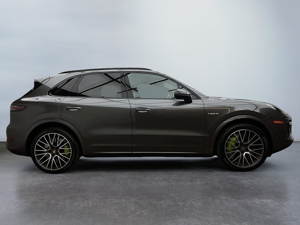 2020  Cayenne Turbo S E-Hybrid AWD in Laval, Quebec - 5 - w1024h768px