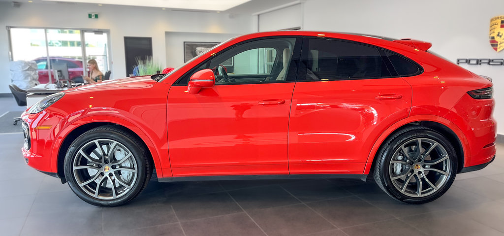 2021  Cayenne Turbo Coupe  Premium Plus Package in Laval, Quebec - 2 - w1024h768px