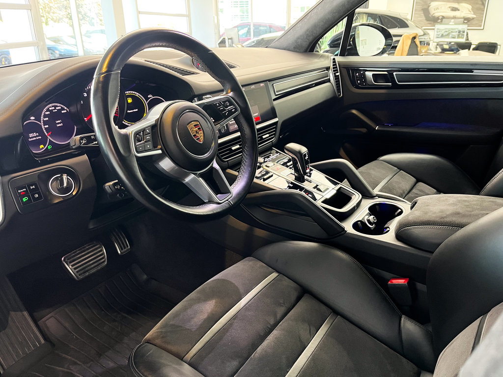 2021  Cayenne GTS Premium Package in Laval, Quebec - 16 - w1024h768px