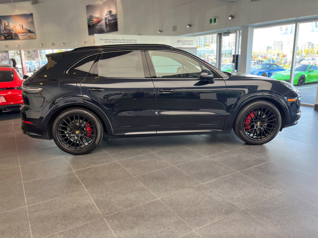 2021  Cayenne GTS Premium Package in Laval, Quebec - 2 - w1024h768px