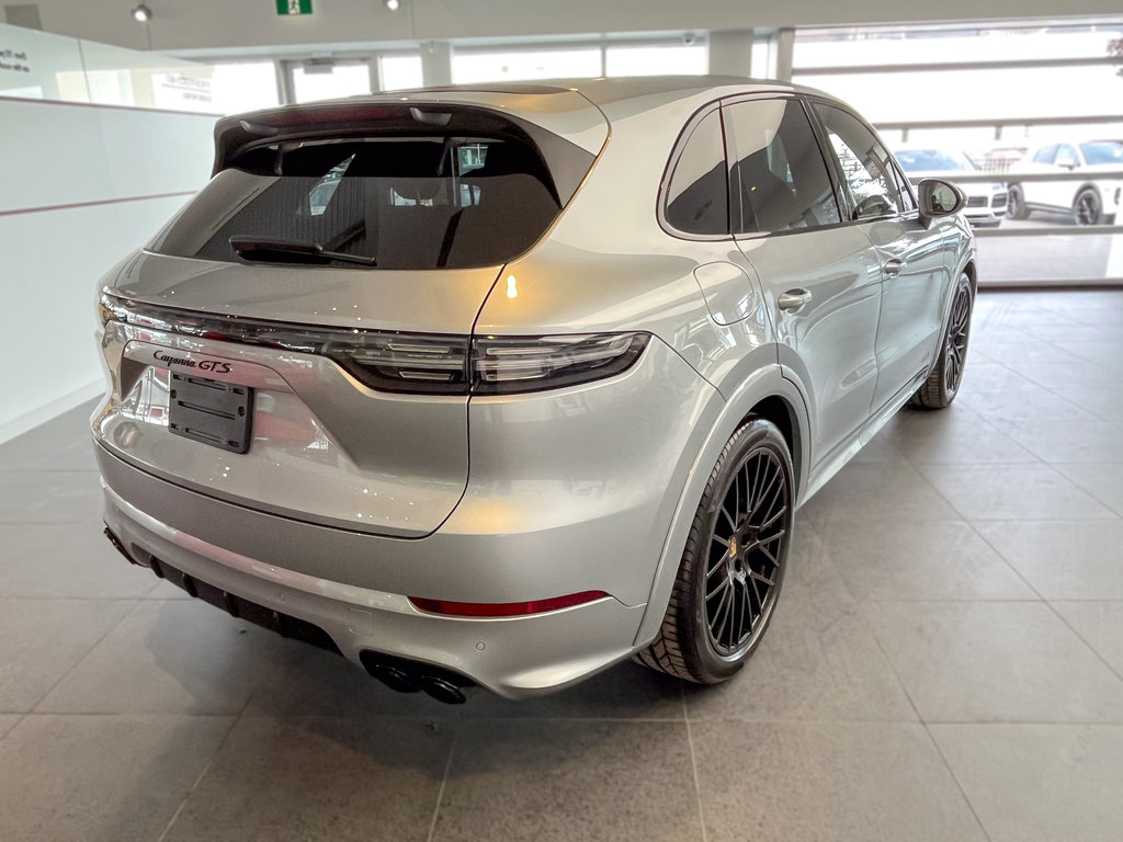 2022  Cayenne GTS Premium Package in Laval, Quebec - 3 - w1024h768px