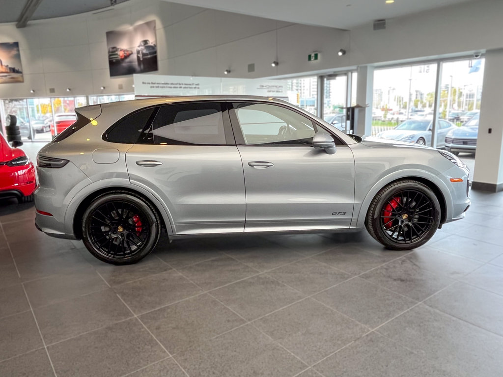 2022  Cayenne GTS Premium Package in Laval, Quebec - 2 - w1024h768px
