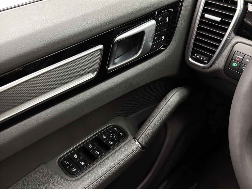 Porsche Cayenne Platinum Edition E-Hybrid Coupe AWD 2022 à Laval, Québec - 23 - w1024h768px
