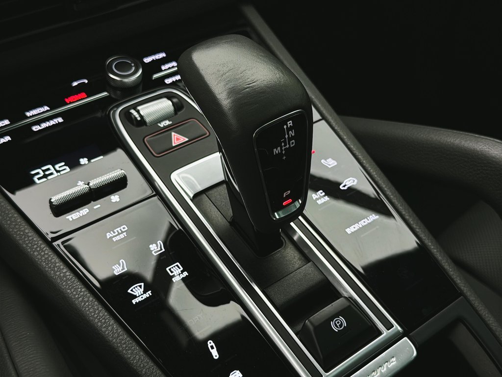 Porsche Cayenne Platinum Edition E-Hybrid Coupe AWD 2022 à Laval, Québec - 19 - w1024h768px