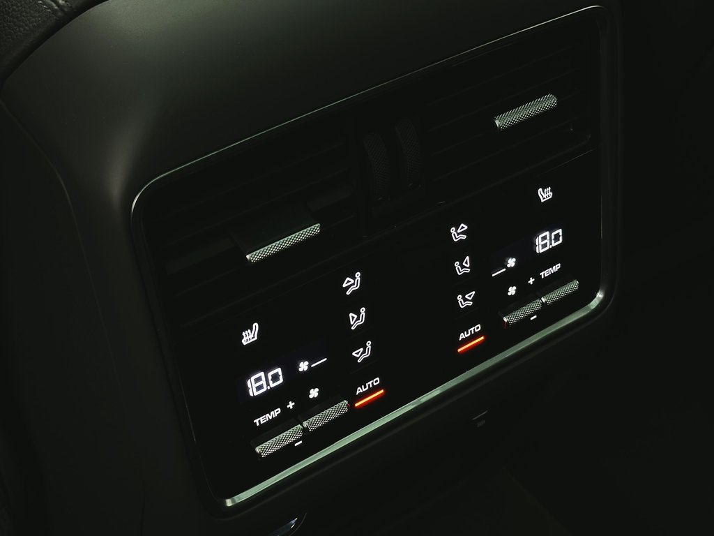 Porsche Cayenne Platinum Edition E-Hybrid Coupe AWD 2022 à Laval, Québec - 30 - w1024h768px