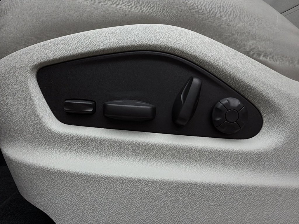 2022 Porsche Cayenne in Laval, Quebec - 25 - w1024h768px