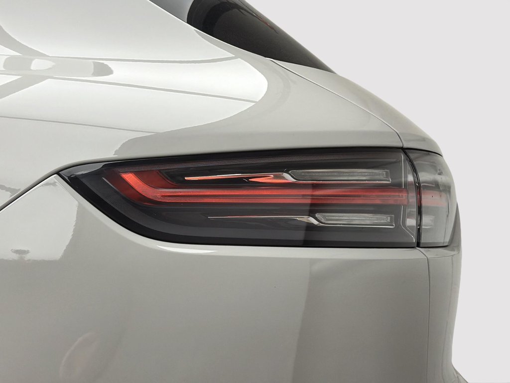 2022 Porsche Cayenne in Laval, Quebec - 10 - w1024h768px