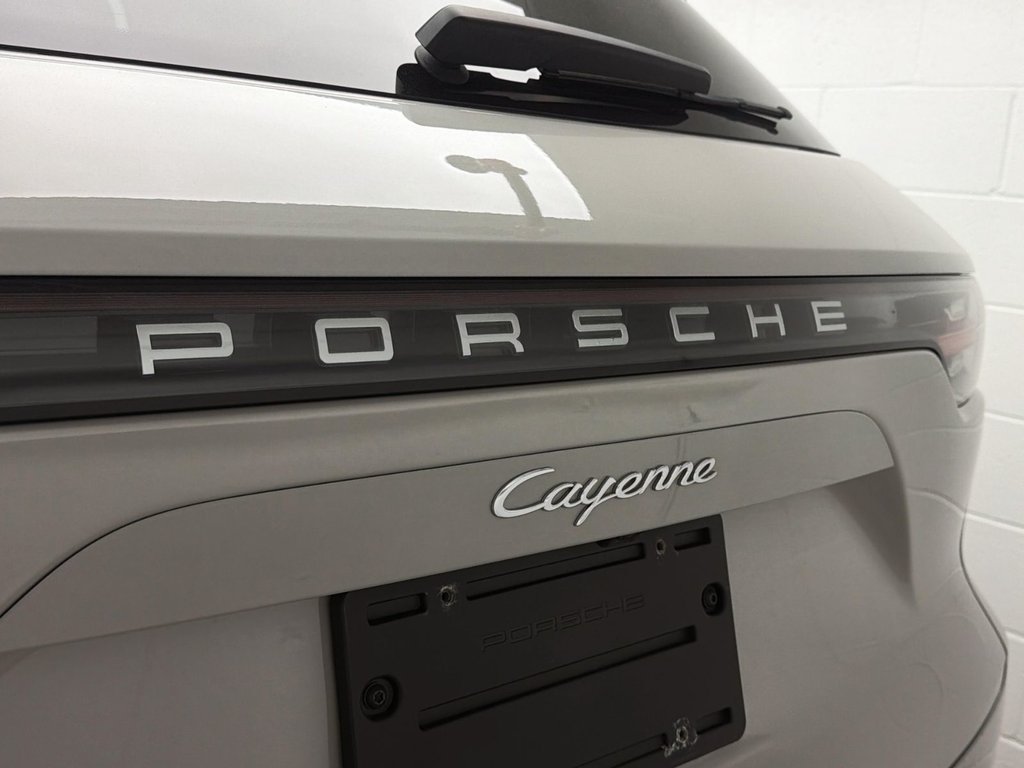 2022 Porsche Cayenne in Laval, Quebec - 7 - w1024h768px