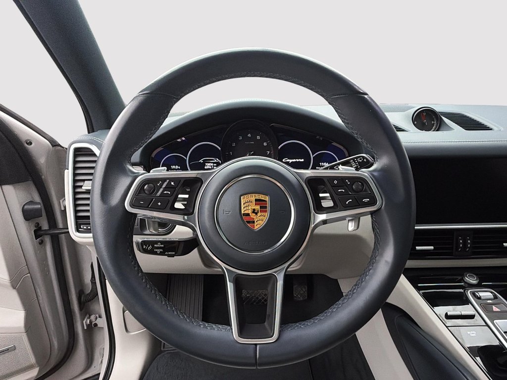 2022 Porsche Cayenne in Laval, Quebec - 16 - w1024h768px
