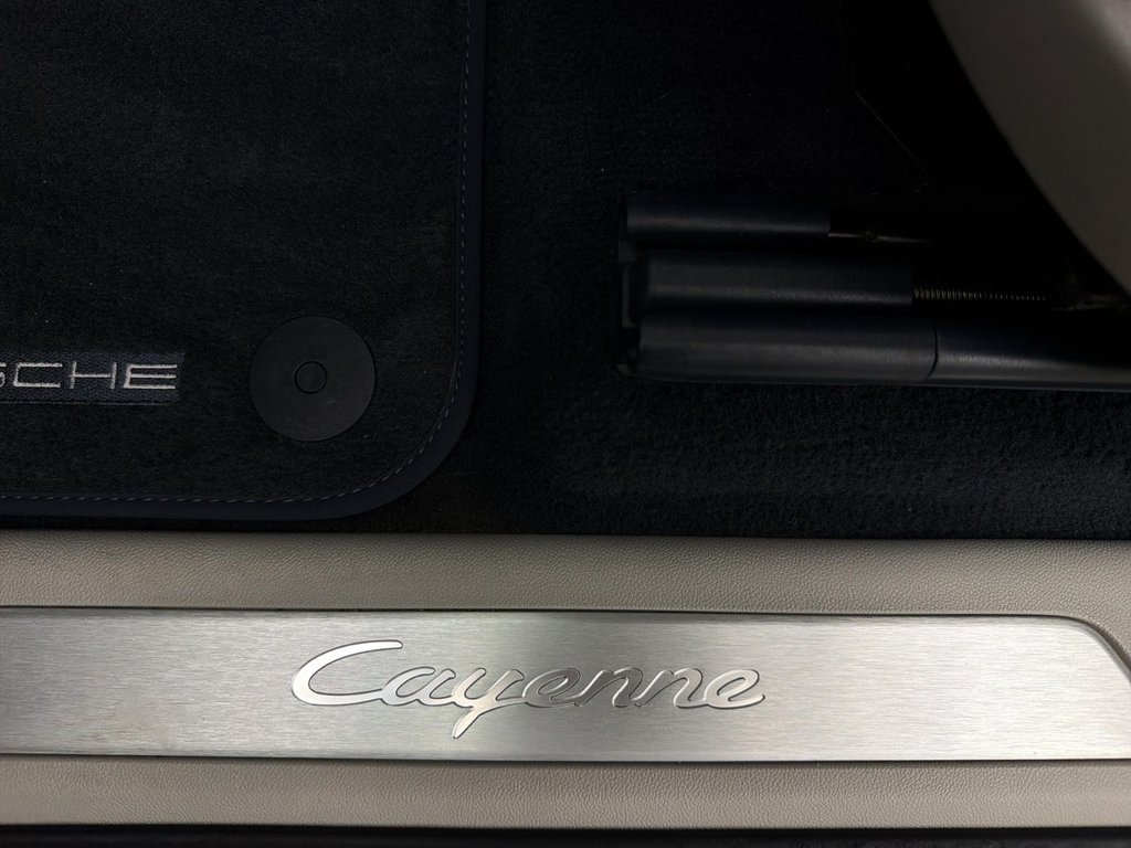 2022 Porsche Cayenne in Laval, Quebec - 31 - w1024h768px