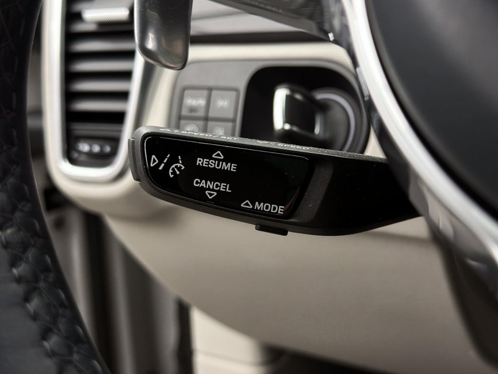 2022 Porsche Cayenne in Laval, Quebec - 18 - w1024h768px
