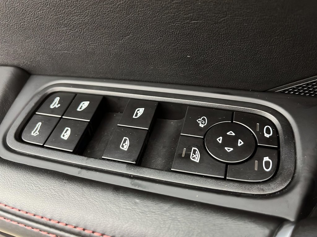 Porsche Cayenne  2022 à Laval, Québec - 30 - w1024h768px