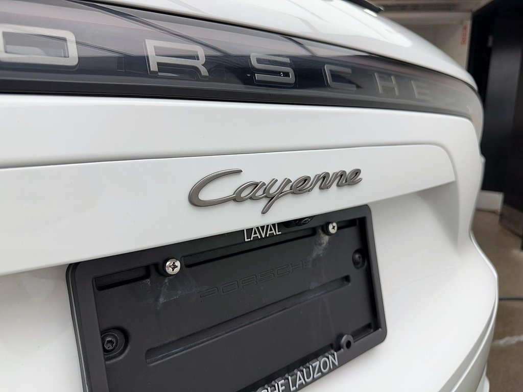 Cayenne Platinum Edition AWD 2023 à Laval, Québec - 11 - w1024h768px