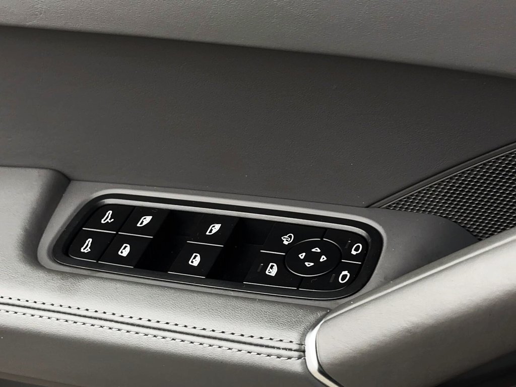 Porsche Cayenne Coupe Adaptive Cruise Control 2023 à Laval, Québec - 31 - w1024h768px