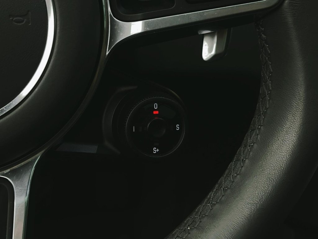Porsche Cayenne Coupe Adaptive Cruise Control 2023 à Laval, Québec - 18 - w1024h768px