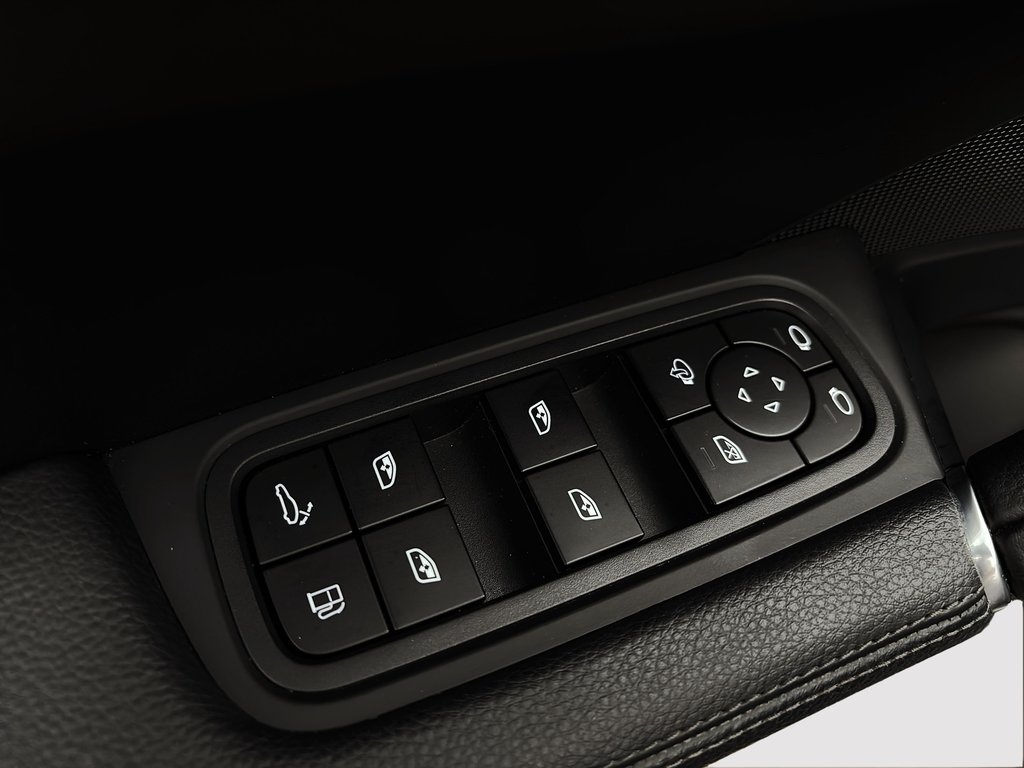 Porsche Cayenne E-Hybrid  Premium Package 2023 à Laval, Québec - 30 - w1024h768px