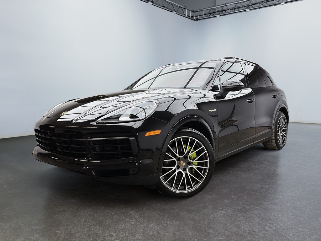 Porsche Cayenne E-Hybrid  Premium Package 2023 à Laval, Québec - 1 - w1024h768px