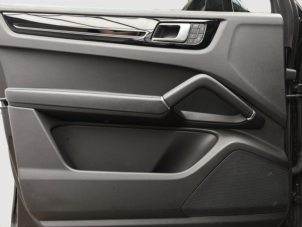 Porsche Cayenne E-Hybrid  Premium Package 2023 à Laval, Québec - 29 - w1024h768px