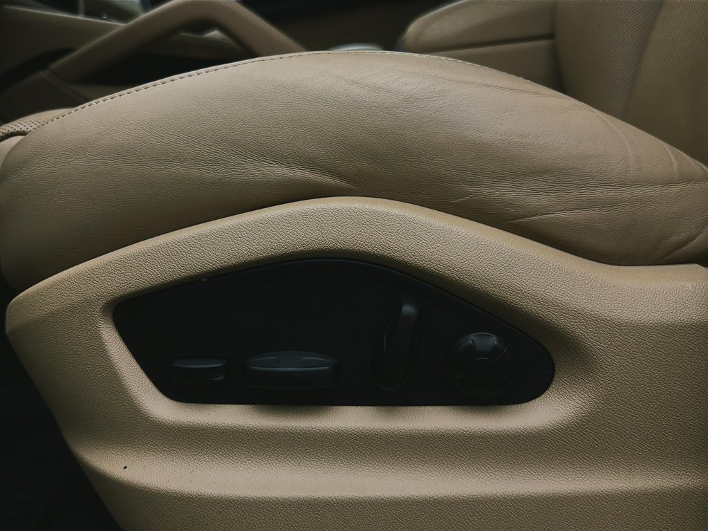 Porsche Cayenne Premium Package, 21 2023 à Laval, Québec - 25 - w1024h768px