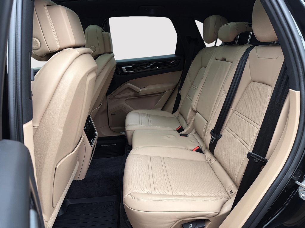 Porsche Cayenne Premium Package, 21 2023 à Laval, Québec - 24 - w1024h768px