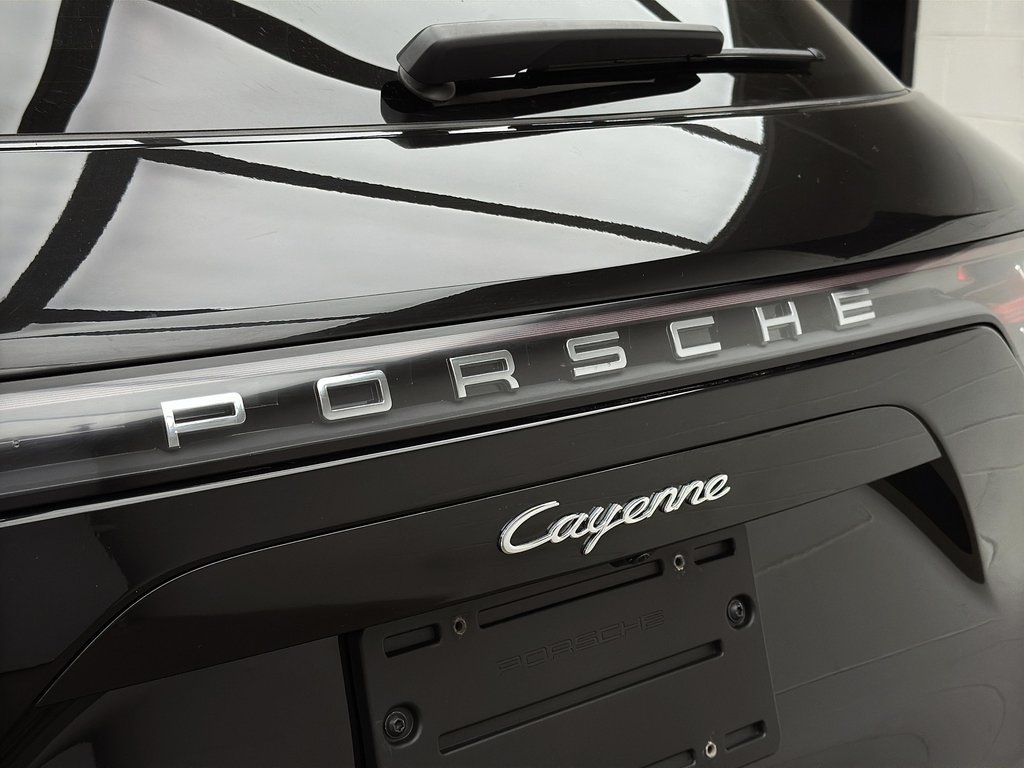 Porsche Cayenne Premium Package, 21 2023 à Laval, Québec - 8 - w1024h768px