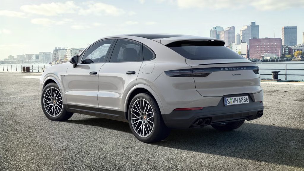 Porsche Cayenne Platinum Edition E-Hybrid Coupe AWD 2023 à Laval, Québec - 3 - w1024h768px
