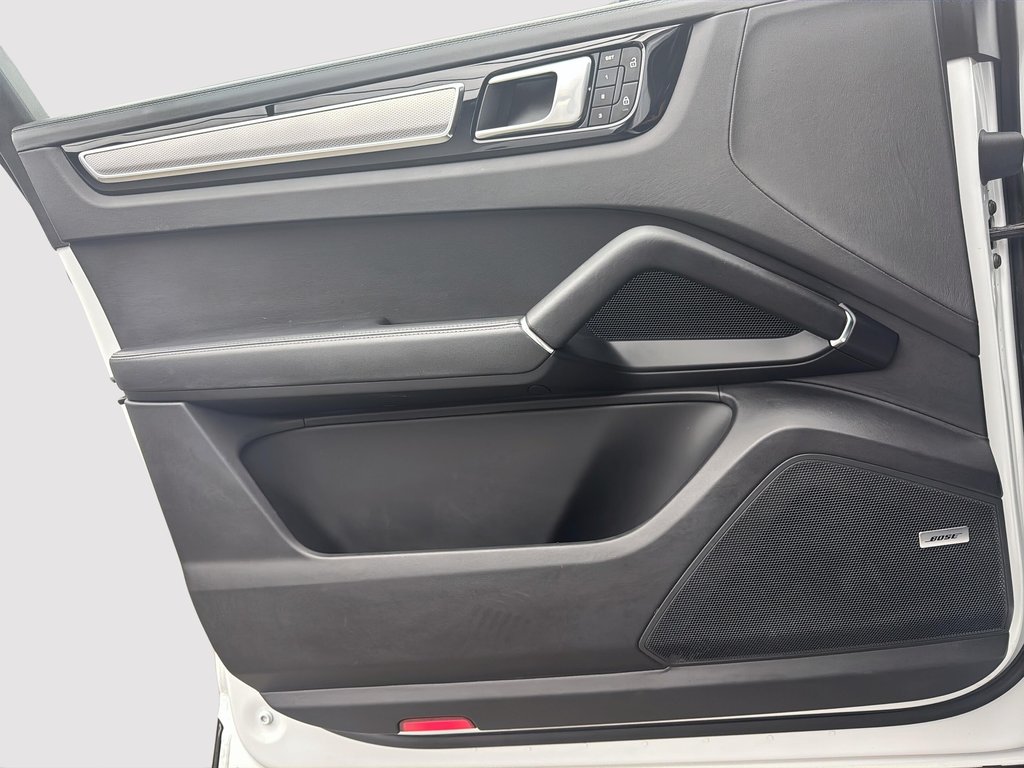 2023 Porsche Cayenne Platinum Edition E-Hybrid Coupe AWD in Laval, Quebec - 28 - w1024h768px