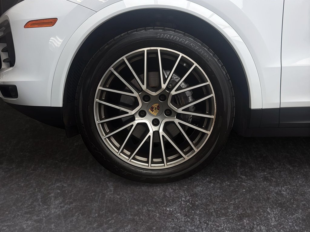 2023 Porsche Cayenne Platinum Edition E-Hybrid Coupe AWD in Laval, Quebec - 11 - w1024h768px