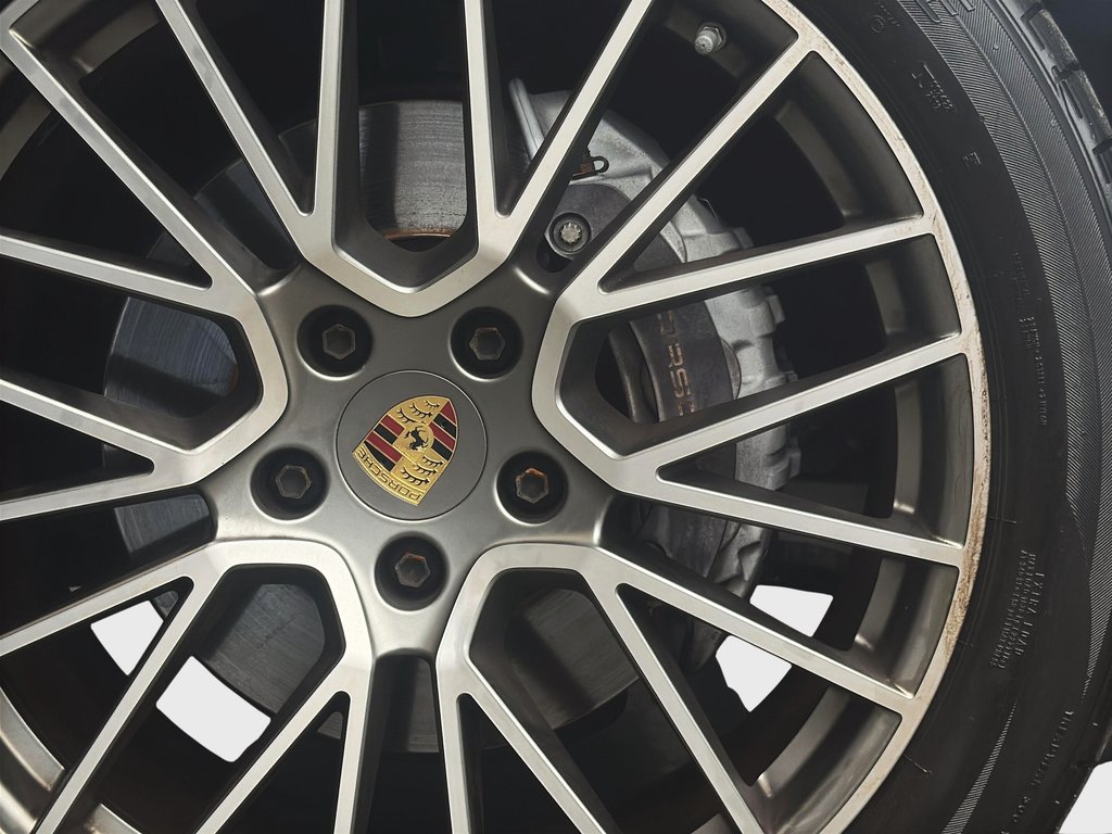 2023 Porsche Cayenne Platinum Edition E-Hybrid Coupe AWD in Laval, Quebec - 12 - w1024h768px
