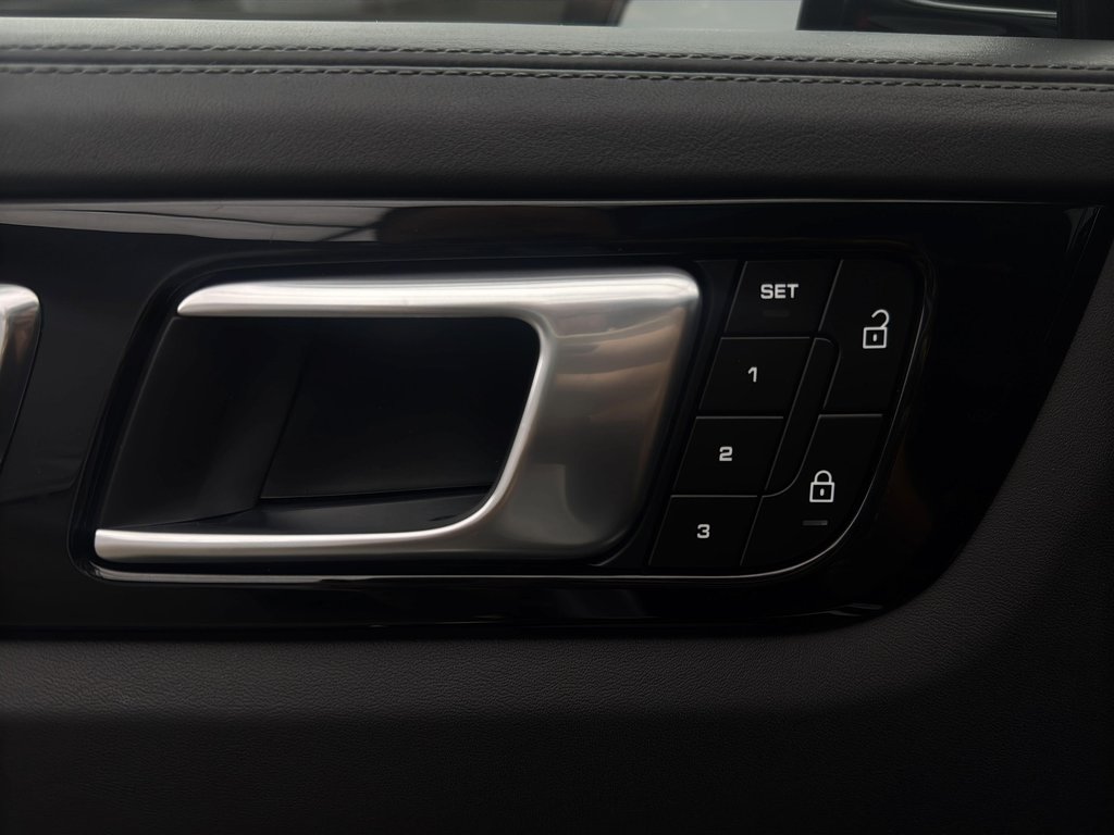 2023 Porsche Cayenne Platinum Edition E-Hybrid Coupe AWD in Laval, Quebec - 29 - w1024h768px