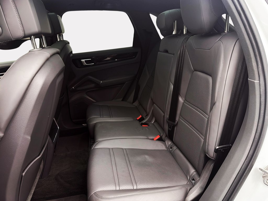 Porsche Cayenne Premium Package 2023 à Laval, Québec - 22 - w1024h768px