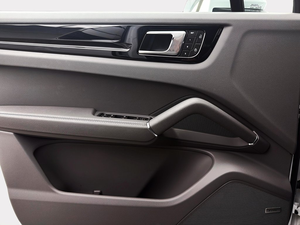 Porsche Cayenne Premium Package 2023 à Laval, Québec - 26 - w1024h768px