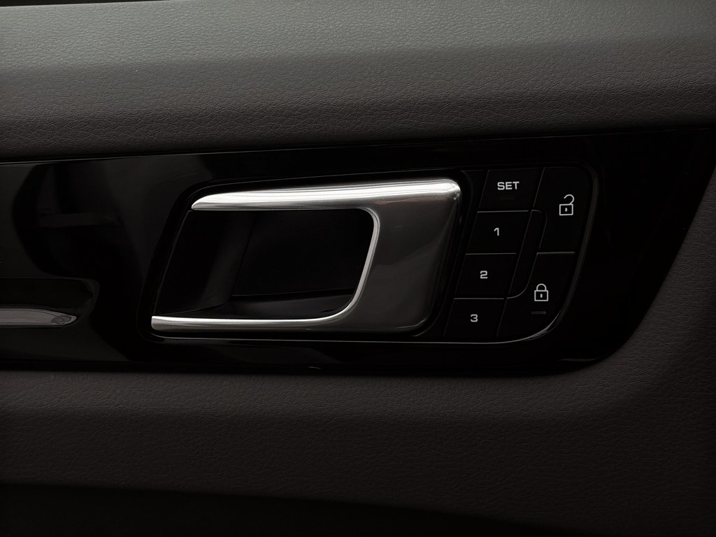 Porsche Cayenne Premium Package 2023 à Laval, Québec - 27 - w1024h768px