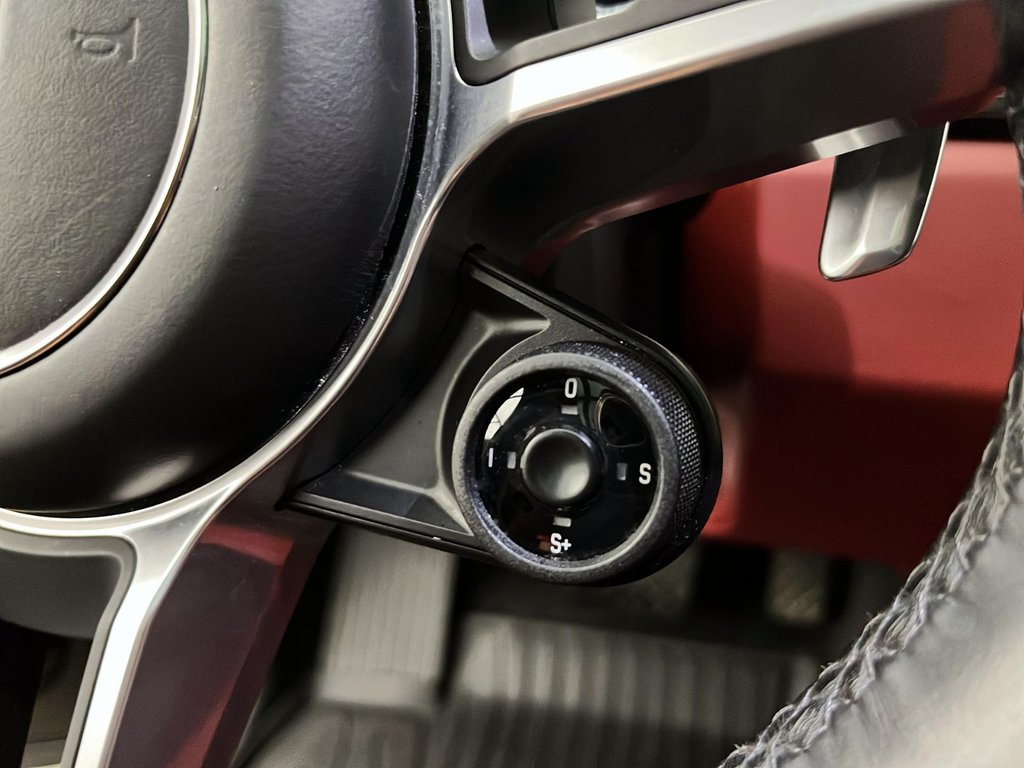 Porsche Cayenne  2023 à Laval, Québec - 18 - w1024h768px