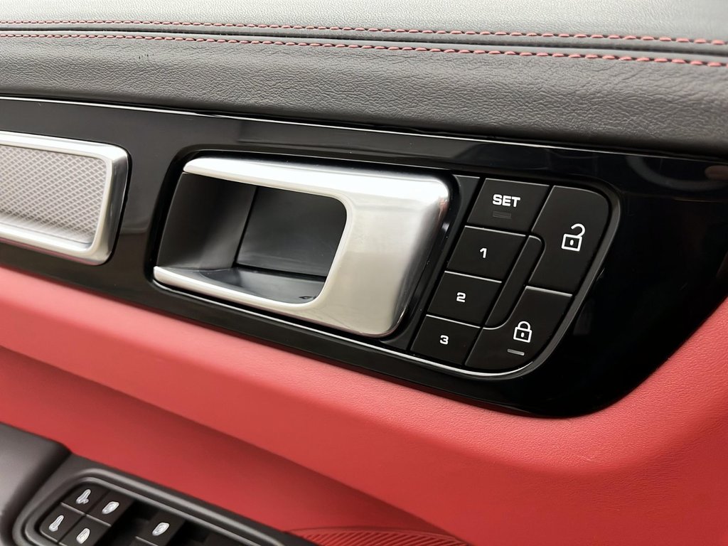 Porsche Cayenne  2023 à Laval, Québec - 27 - w1024h768px