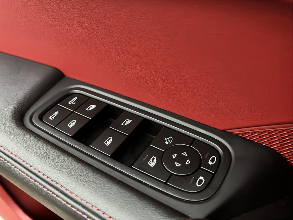 Porsche Cayenne  2023 à Laval, Québec - 28 - w1024h768px