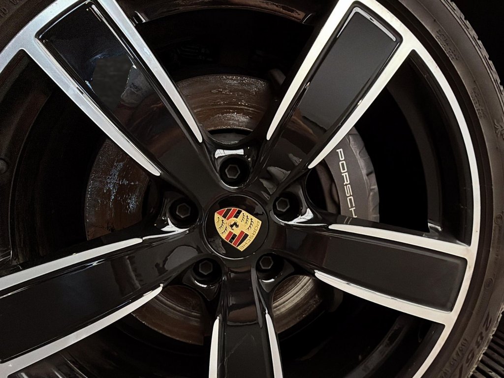 Porsche Cayenne  2023 à Laval, Québec - 13 - w1024h768px