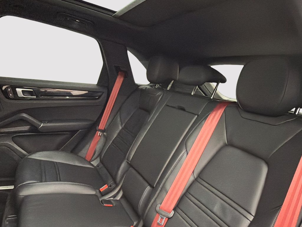 Porsche Cayenne  2023 à Laval, Québec - 24 - w1024h768px