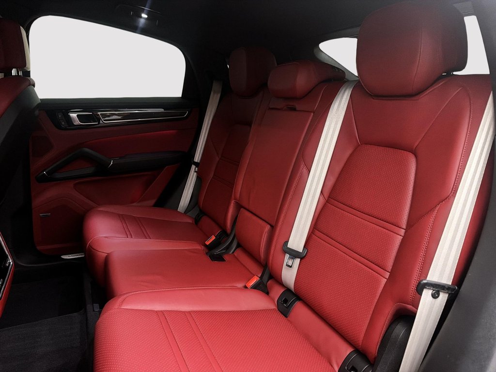 2023 Porsche Cayenne in Laval, Quebec - 26 - w1024h768px
